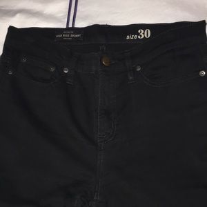 Black skinny ankle jeans